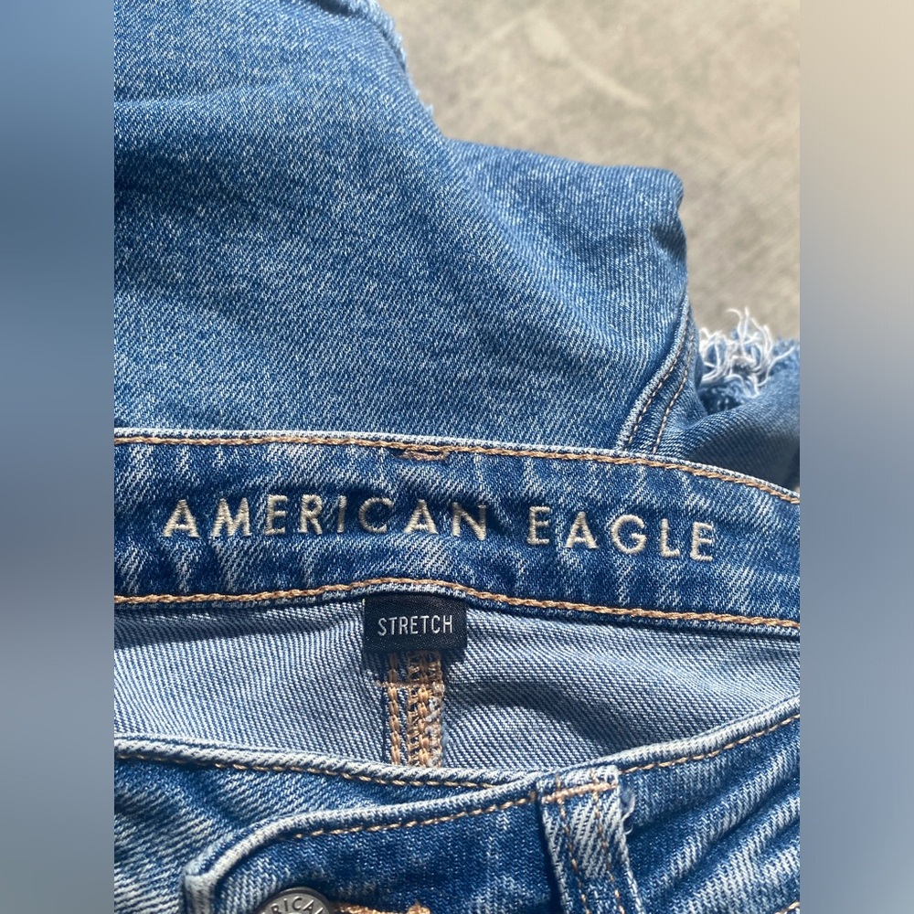 American Eagle Denim Mom Short Distressed Jean Shorts ~ Size 4 - Picture 6 of 8